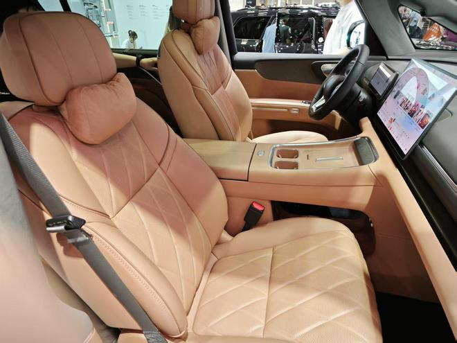 百变旋转座舱 零跑D99内饰全面公开