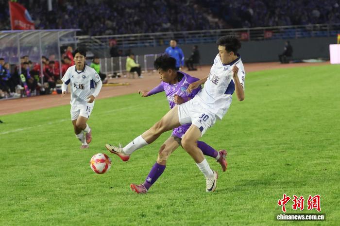 “东北超”哈尔滨赛区揭幕战 哈尔滨2:5憾负大连