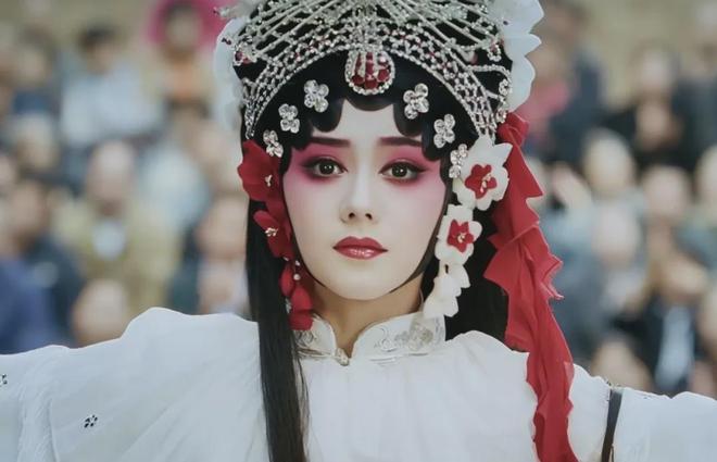 为什么古存孝一走，原本看不上忆秦娥的封导，却让忆秦娥唱主角？
