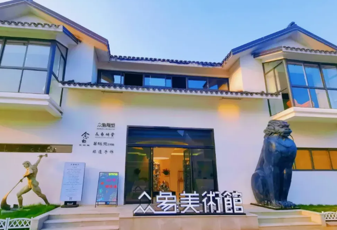 田埂边的乡村美术馆