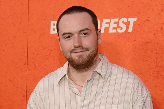 Cooper Hoffman新剧演过气滑雪天才，为钱假结婚却陷致命困局