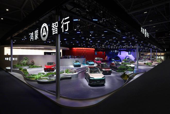 鸿蒙智行五界亮相大湾区车展 尊界S800 Grand Design 典藏大观开启盲订