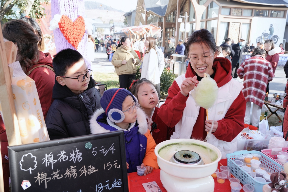 备足年货 江苏乡村邀客过大年